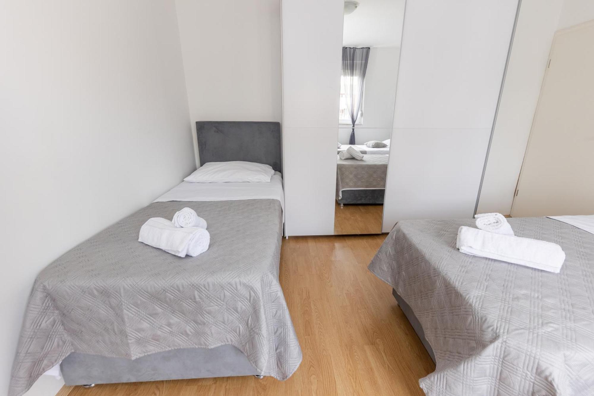 House Niko M With 6 Apartments Сплит Екстериор снимка