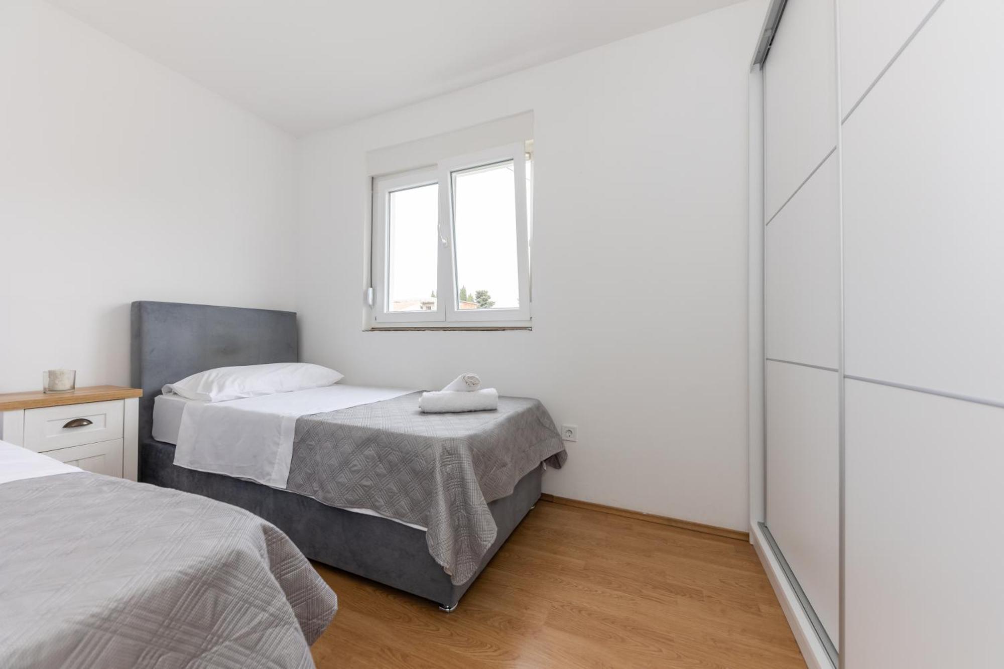 House Niko M With 6 Apartments Сплит Екстериор снимка