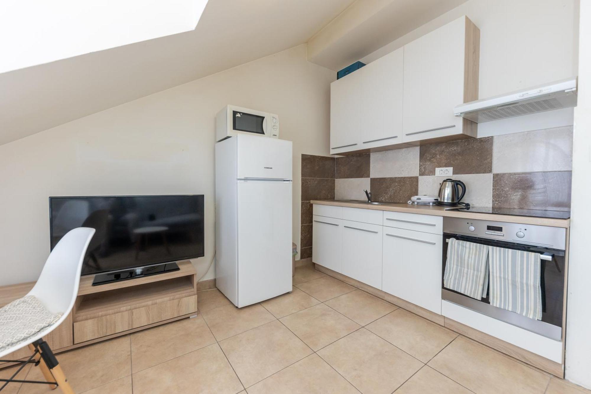 House Niko M With 6 Apartments Сплит Екстериор снимка