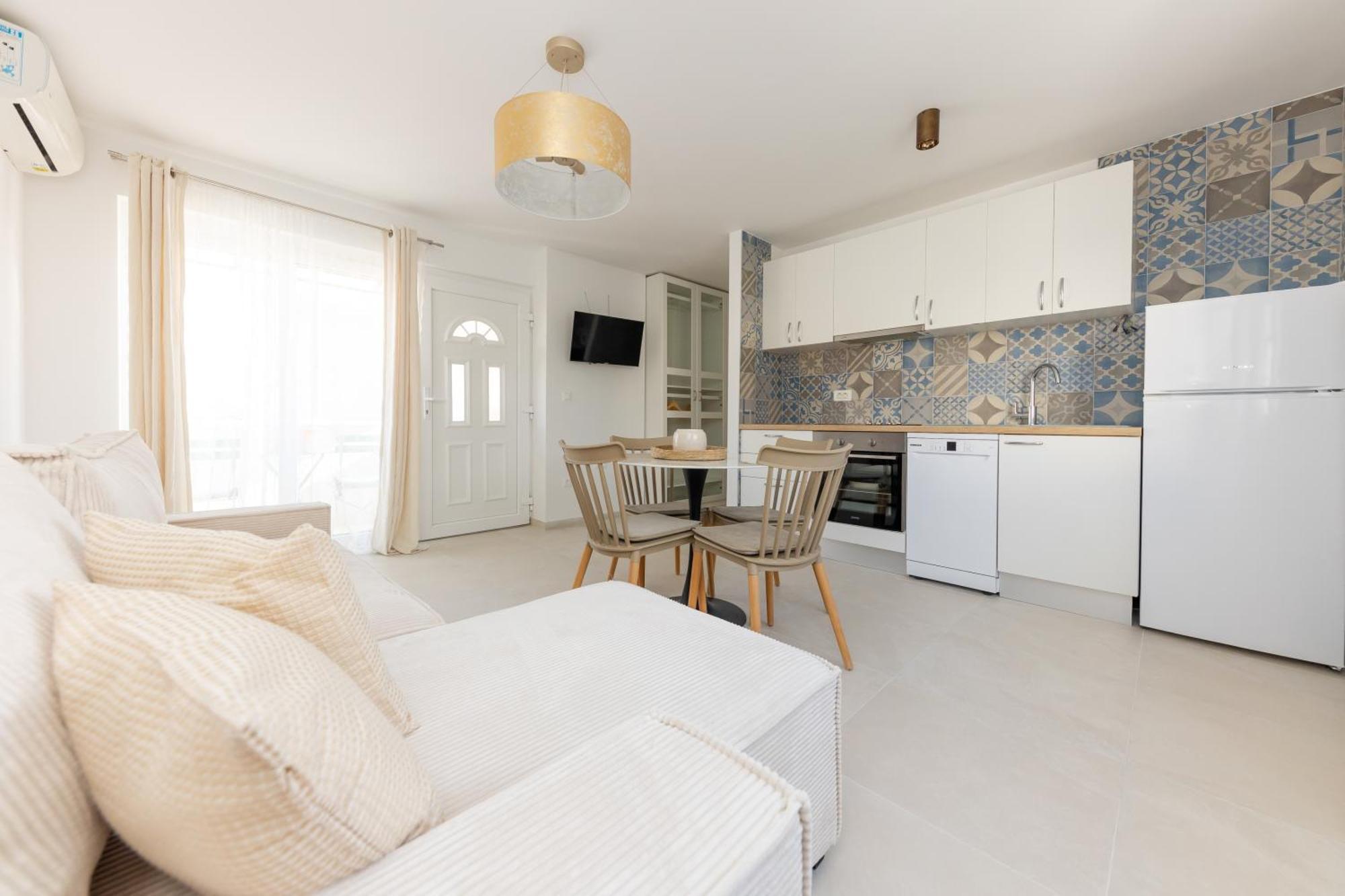 House Niko M With 6 Apartments Сплит Екстериор снимка