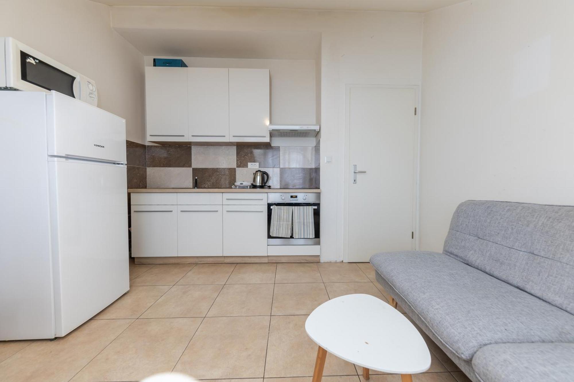 House Niko M With 6 Apartments Сплит Екстериор снимка